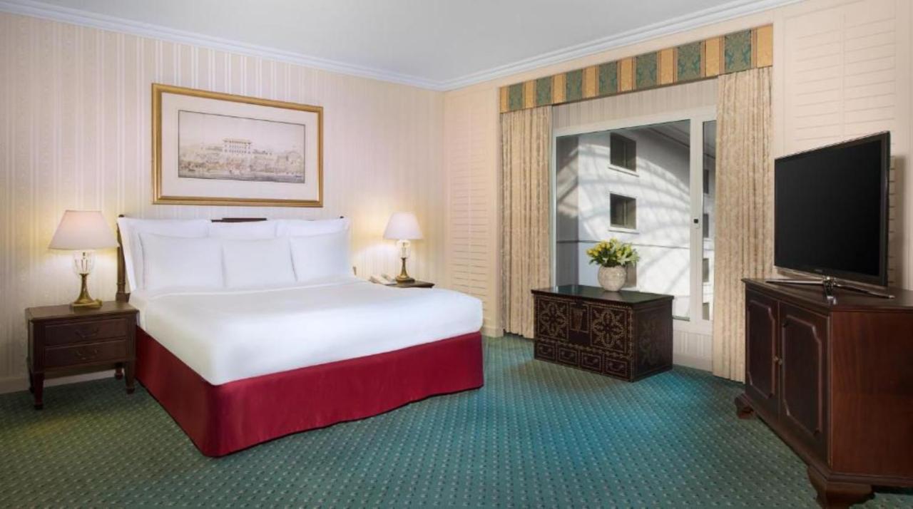 The Bristol Hotel Dubai Eksteriør billede