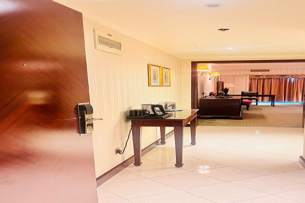 The Bristol Hotel Dubai Eksteriør billede