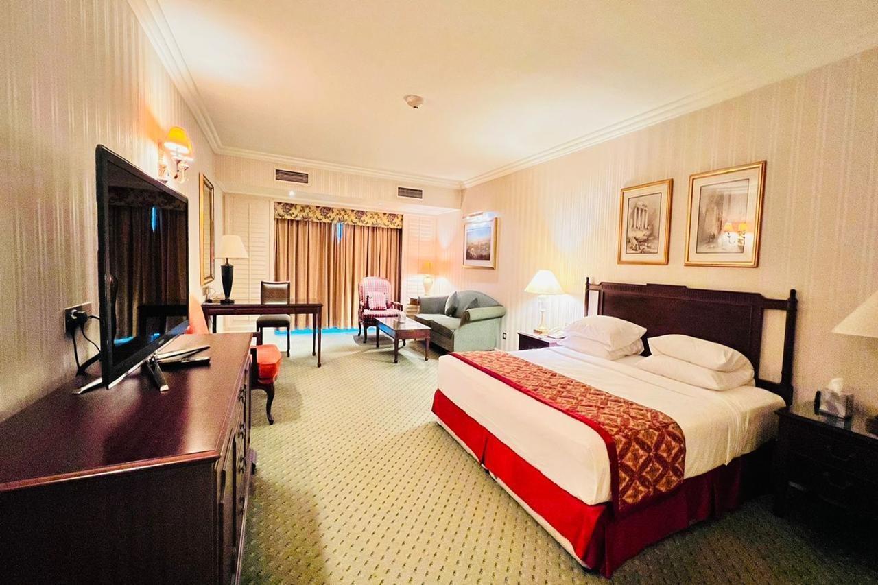 The Bristol Hotel Dubai Eksteriør billede