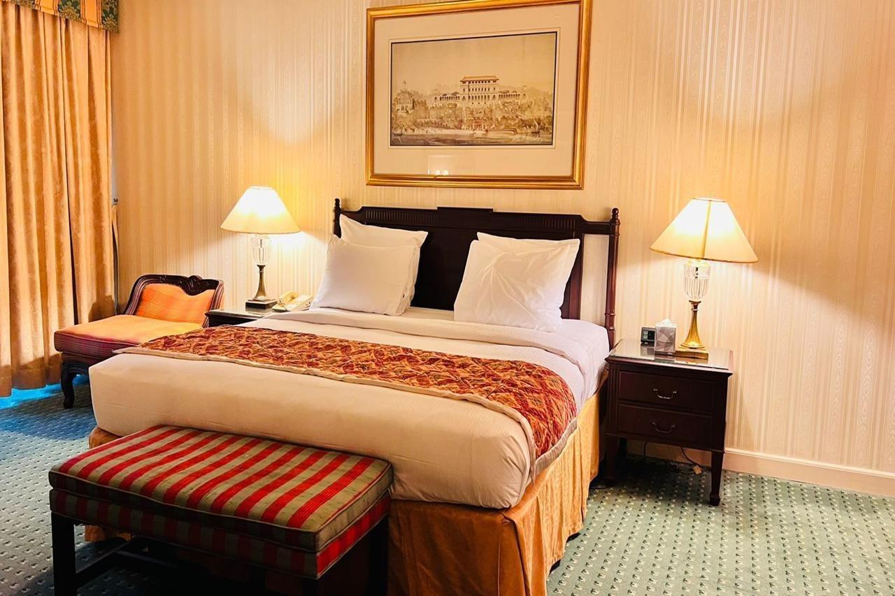 The Bristol Hotel Dubai Eksteriør billede