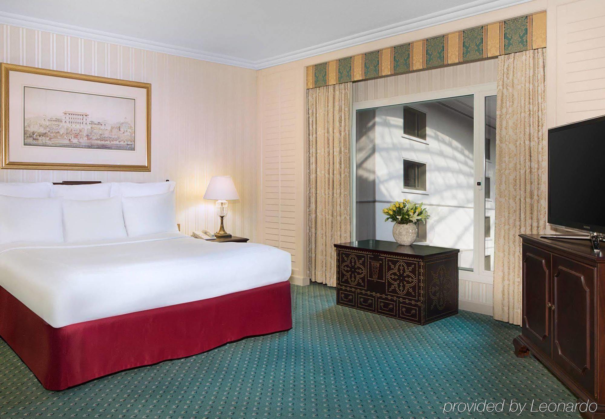 The Bristol Hotel Dubai Eksteriør billede