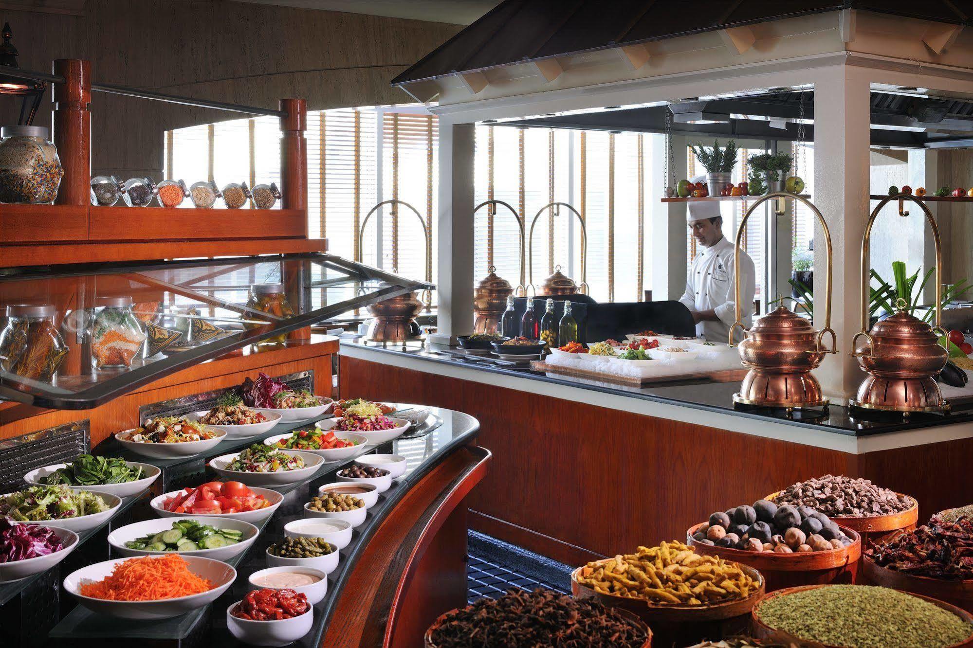 The Bristol Hotel Dubai Eksteriør billede