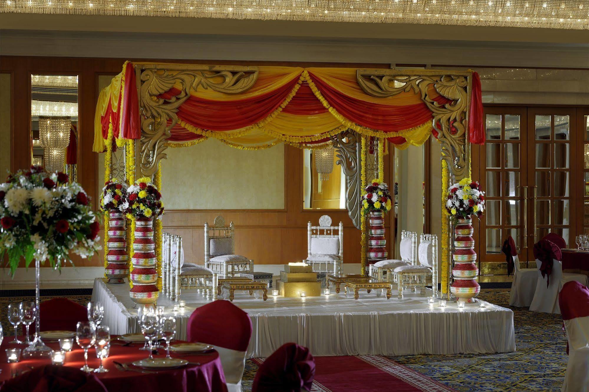 The Bristol Hotel Dubai Eksteriør billede